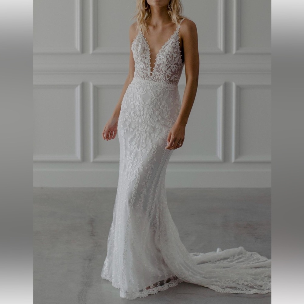 BRAND NEW NEVER WORN Made with Love Wedding Dress - Tommy! Wedding dress size 10